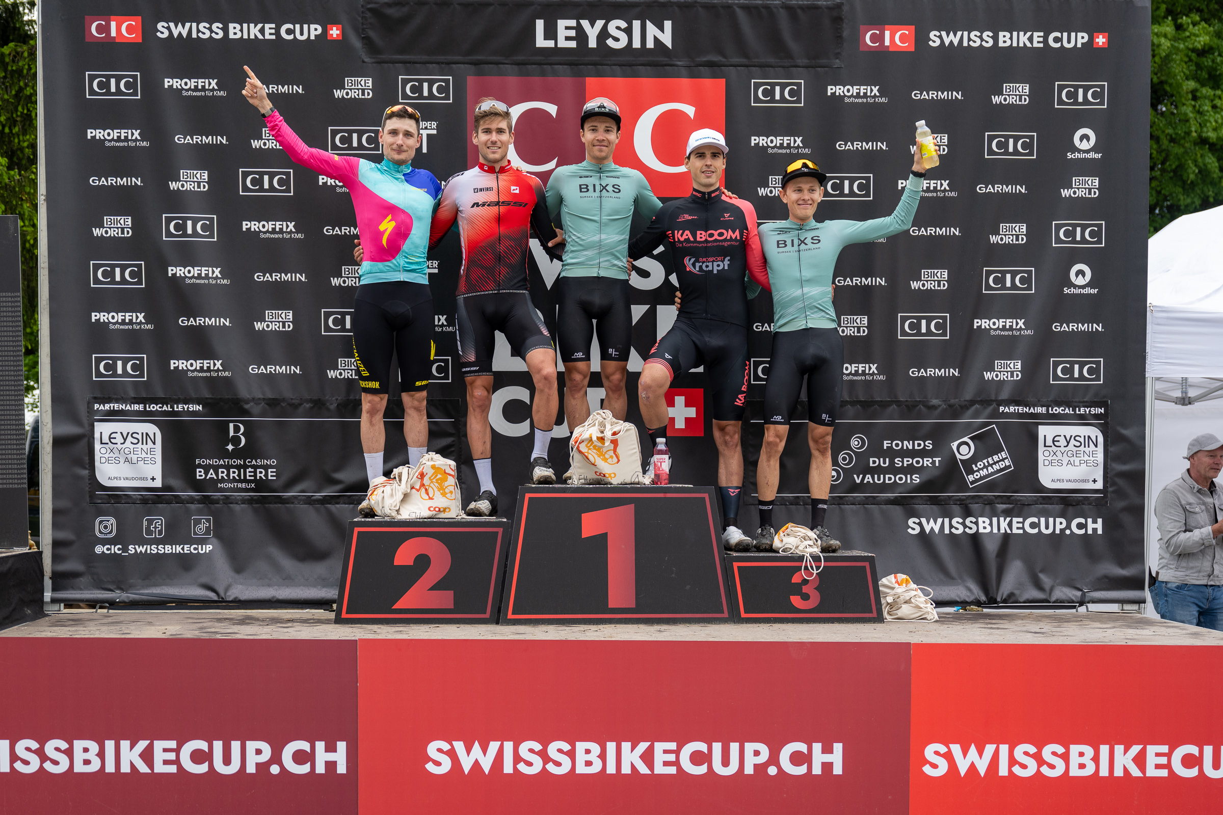 v.l. Joris Ryf, Loan Cheneval, Timon Rüegg, Ursin Spescha & Gian Schmid.