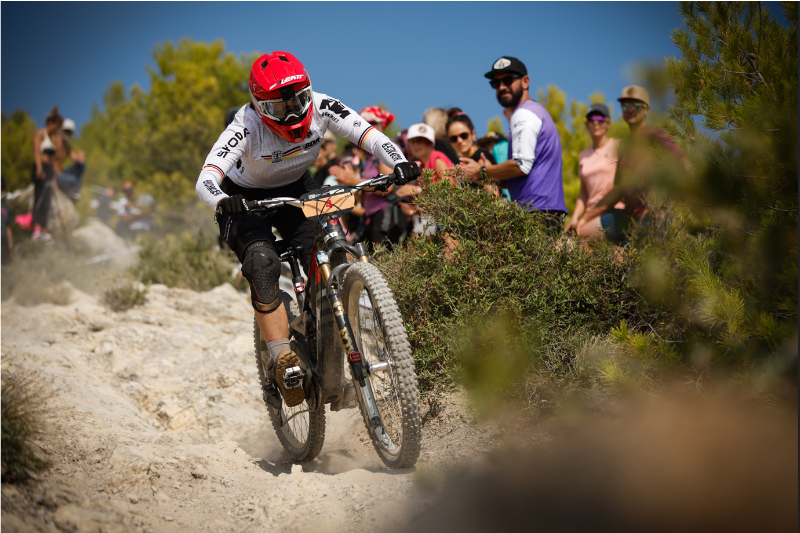 Weber und Dailly sind die UCI-Mountainbike E-Enduro Weltmeister 2026 ...
