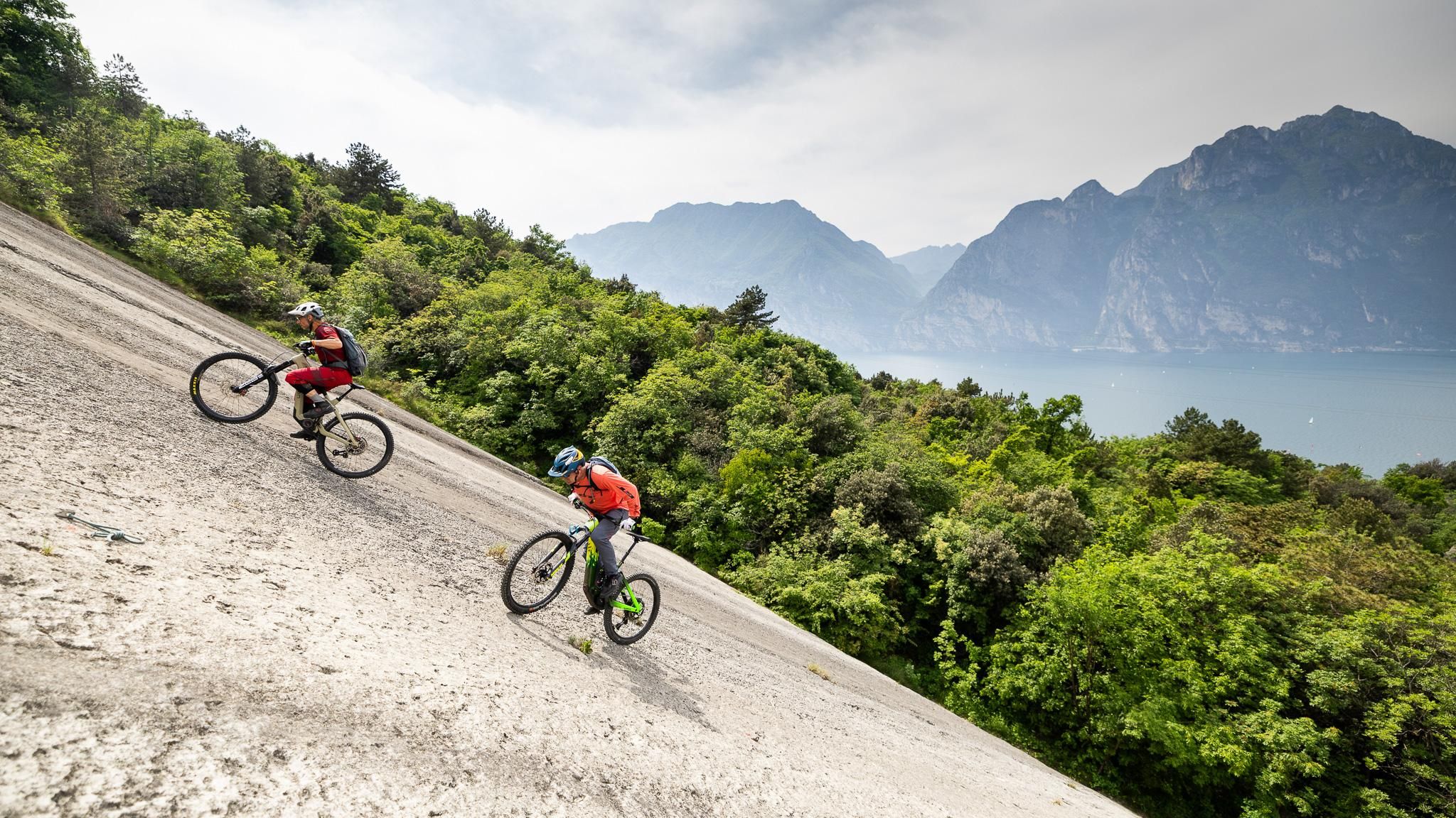 38 degrees: Two veterans go steep | Ride MTB