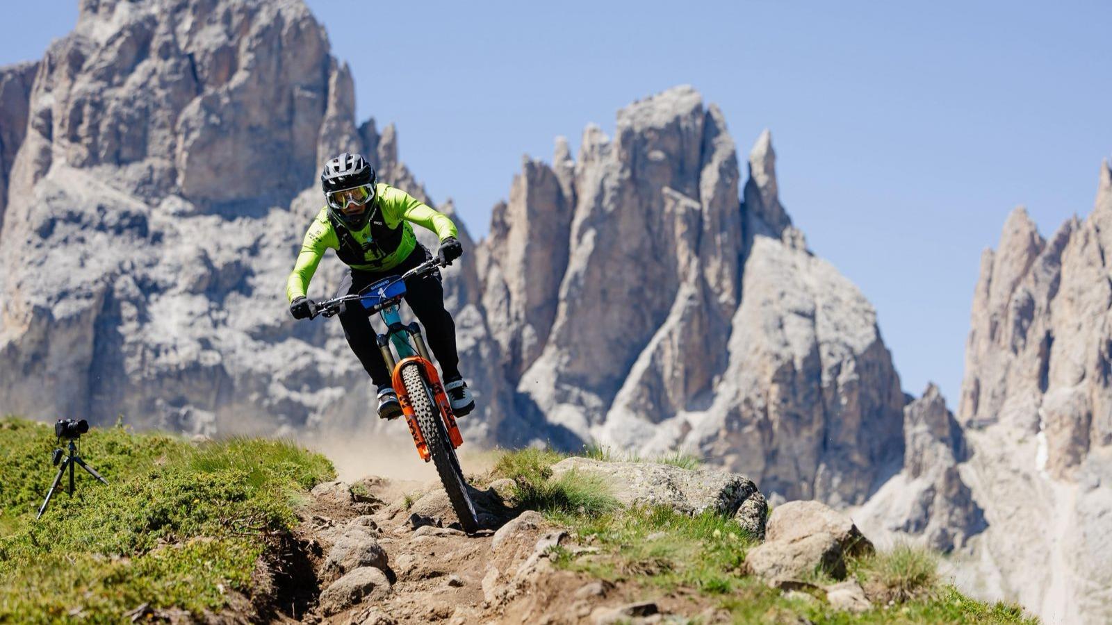 Conolly and Lukasik win in the heat of the Enduro World Cup in Val di ...