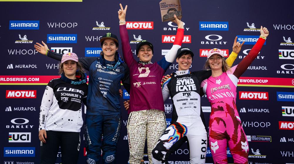 Podoim Frauen mit Jess Blewitt, Camille Balanche, Marine Cabirou, Nina Hoffmann & Tahnee Seagrave.