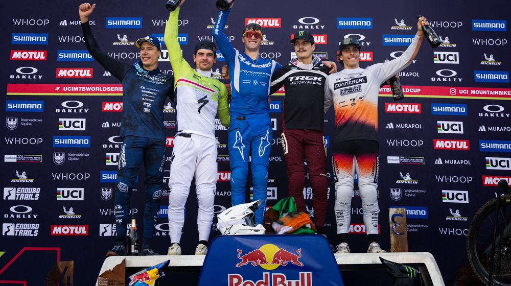 Podium Männer mit Benoit Coulanges, Loic Bruni, Ronan Dunne, Loris Vergier & Amaury Pierron.