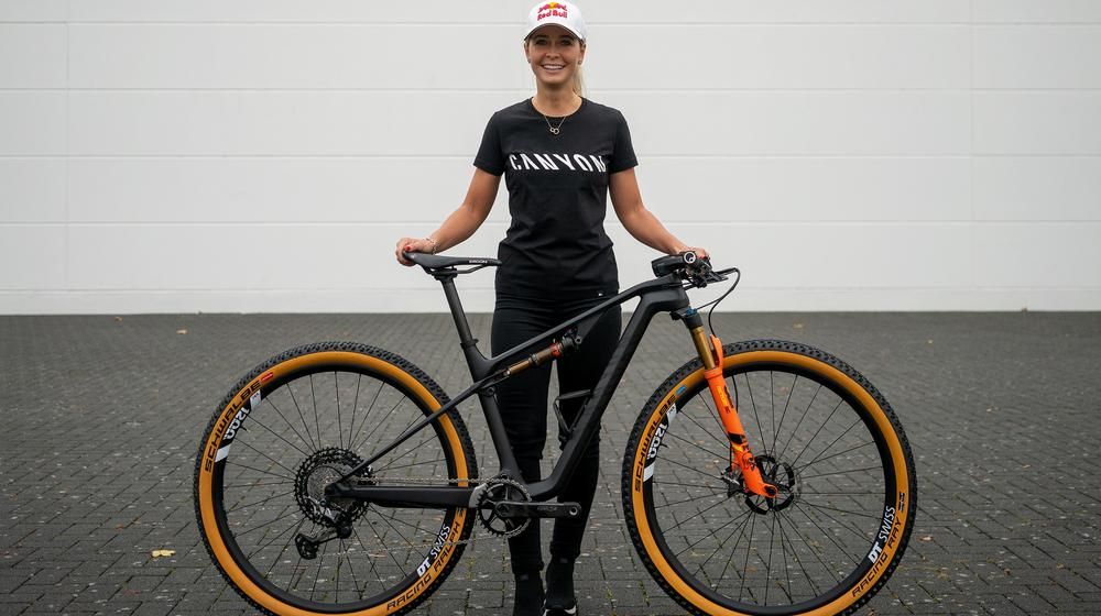 Emily Batty fährt 2021 auf Canyon