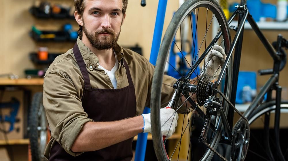 Mechaniker in Bikeshop