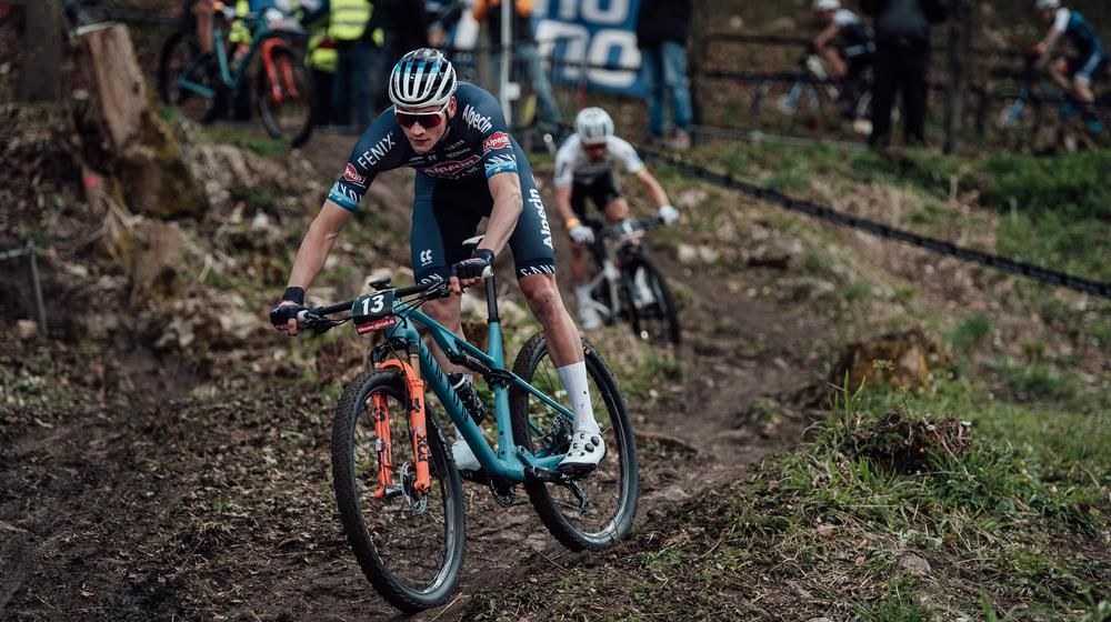 Van der Poel und Batten gewinnen Short Track in Nove Mesto 2021