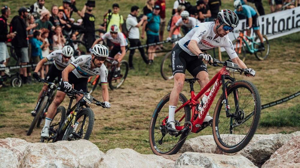 Mathias Flückiger gewinnt Short Track in Les Gets 2021