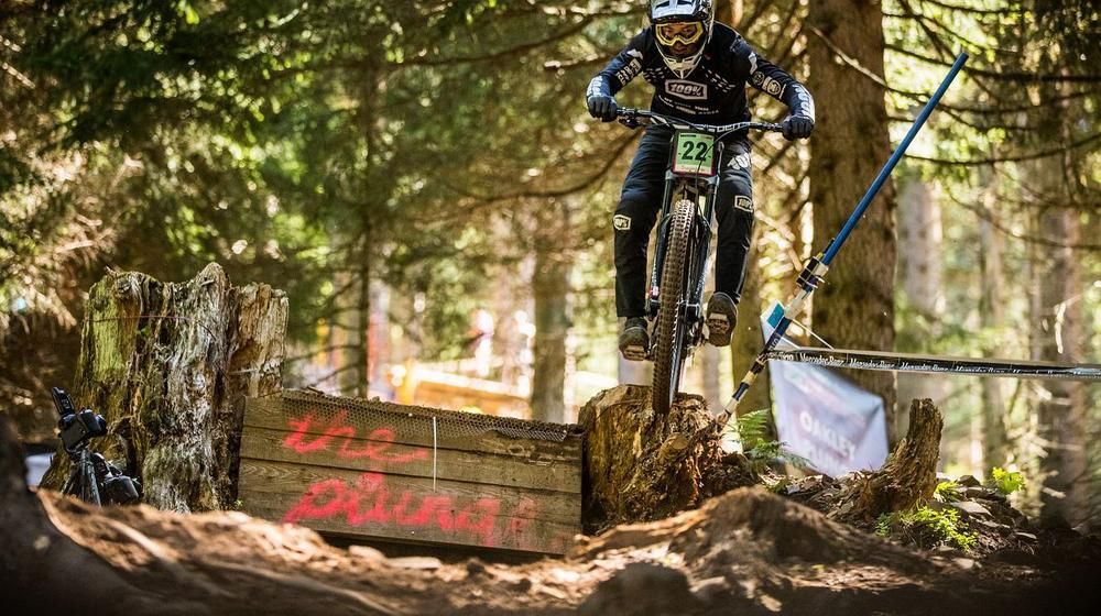 Klaus fährt auf Rang zwei im Downhill-WC Lenzerheide 2019