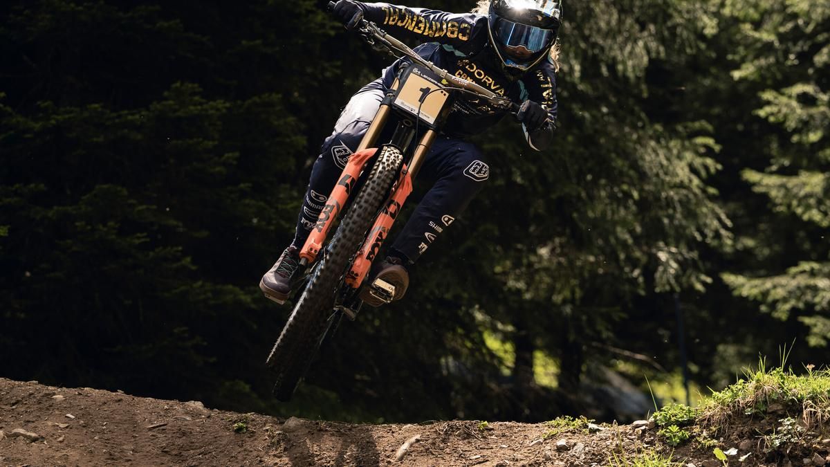 Camille Balanche gewinnt ihr erstes Rennen nach Zwangspause. ©Bartek Wolinski / Red Bull Content Pool