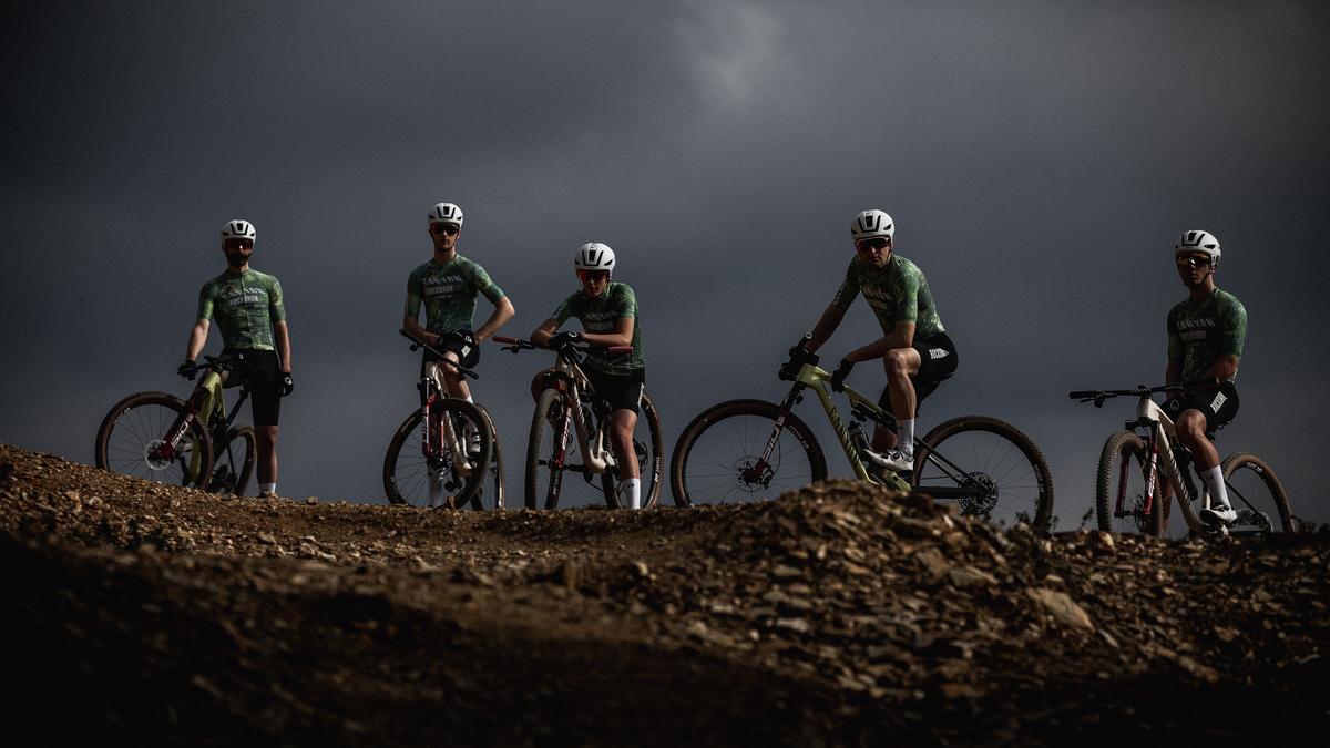 Canyon Banyoles Team Camp