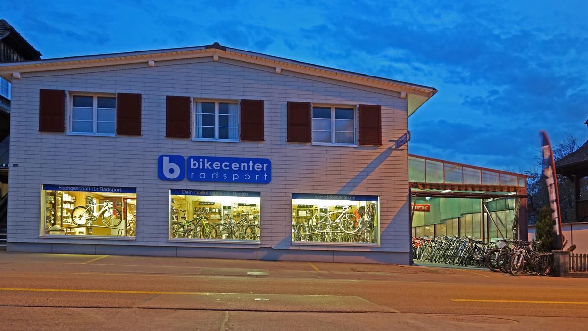 Bikecenter Shop at night