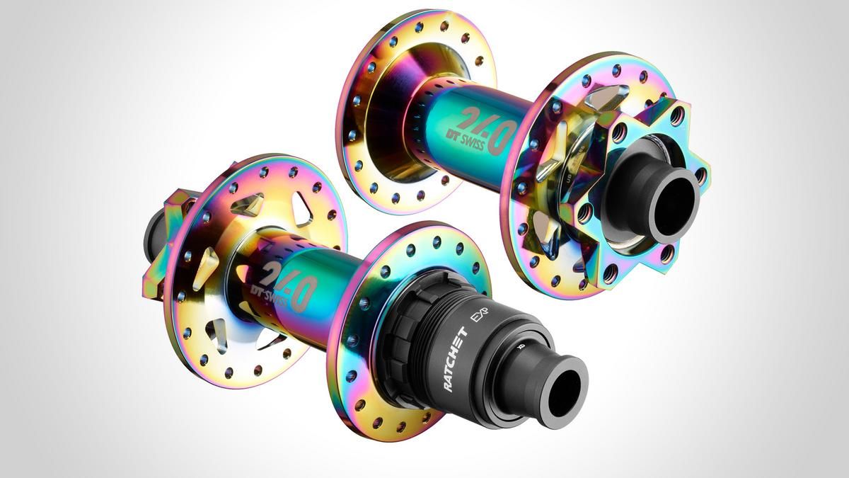 DT Swiss bringt 240er-Naben im Oil Slick Look