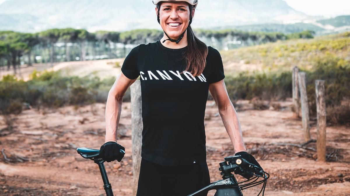 Ariane Lüthi 2020 auf Canyon
