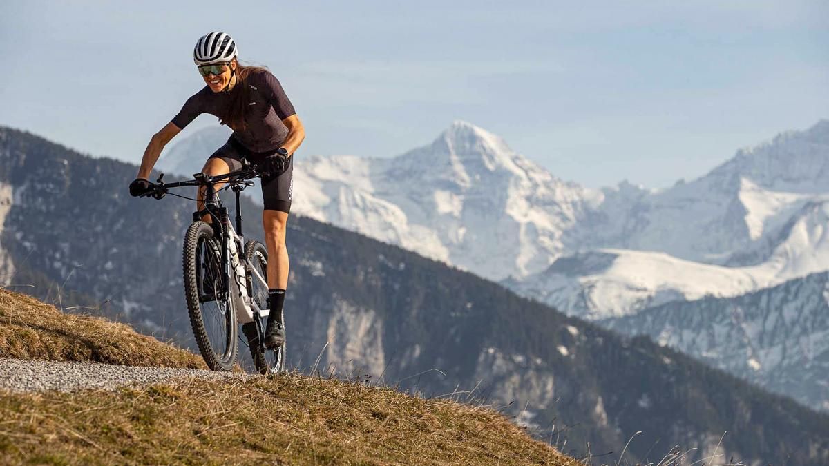 Ariane Lüthi fährt 2021 auf Orbea