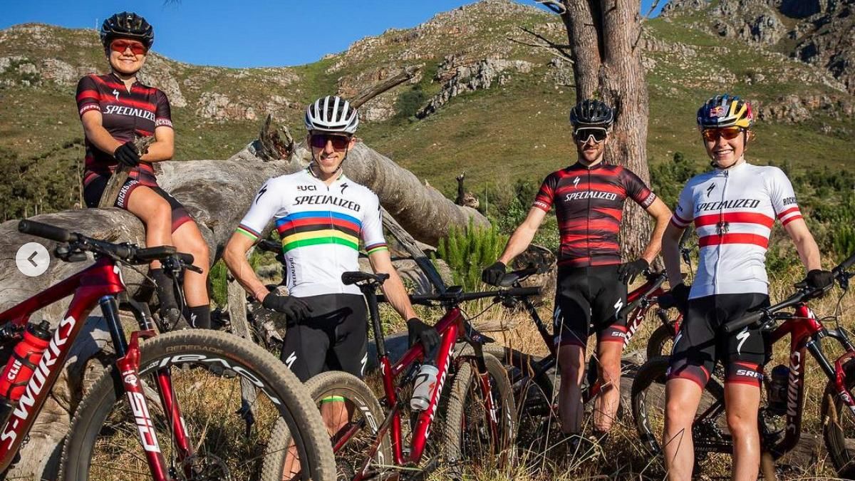 Specialized Factory Racing Sina Frei Jordan Sarrou Gerhard Kerschbaumer Laura Stigger