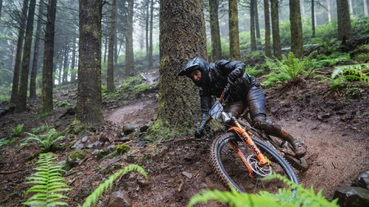 Schweizer Dreifachsieg am Trans Madeira 2021