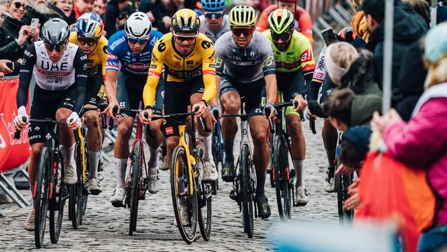 In the mix mit den Grossen des Radsports. Colombo 2. von rechts.
