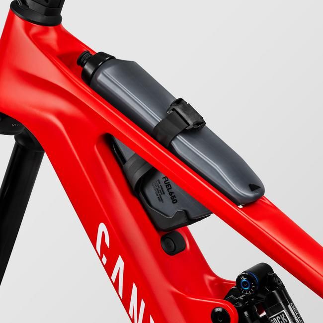 Canyon Torque:ON CF Trinkflasche im Rahmen integriert
