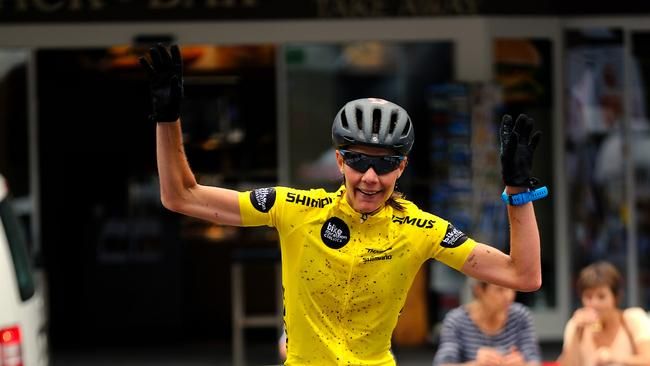 Alexandra Zürcher gewinnt die Eiger Bike Challenge.
