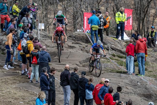 Loana Lecomte führt die Spitzengruppe durch den Rockgarden.