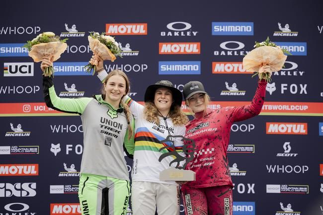 v.l. Eliana Hulsebosch, Erice Van Leuven & Heather Wilson.