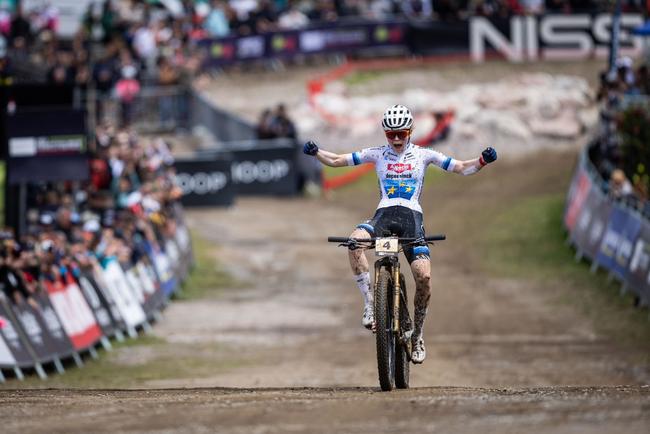 Puck Pieterse dominiert den Cross-Country-Weltcup in Les Gets.