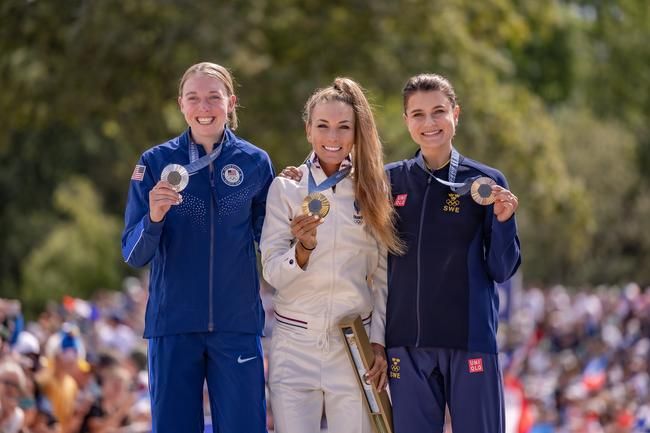 Die Medaillengewinnerinnen Haley Batten (USA), Pauline Ferrand-Prevot (FRA) & Jenny Rissveds (SWE).