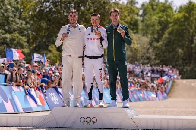 Die Medaillengewinner Victor Koreztky, Tom Pidcock und Alan Hatherly