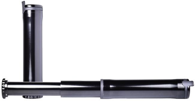 Das kompakte Design mit dem integrierten Griff ermöglicht effektives Pumpen mit bis zu 80 PSI, egal ob in der Grösse Regular (40 ccm) oder Large (80 ccm).