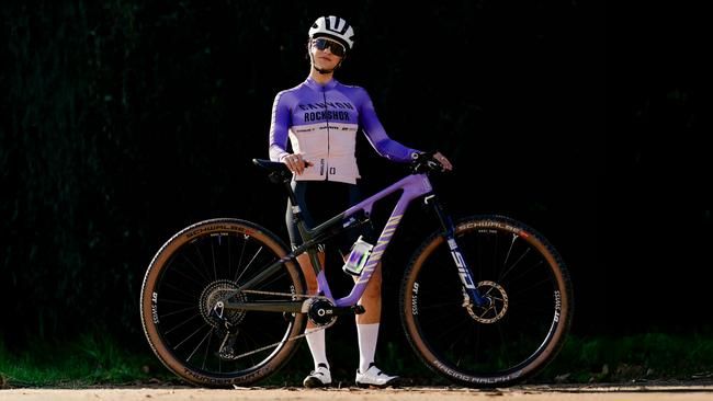 Jenny Rissveds im Dress des Canyon CLLCTV Factory XC-Teams.