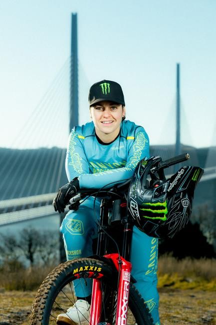 Marine Cabirou greift 2025 auf Canyon an.