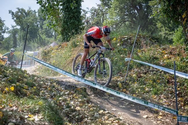 Alessandra Keller schenkt ihrer Konkurrentin Seraina Leugger nichts.