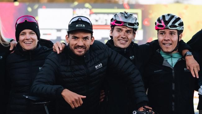 Ramona Forchini, Marcel Guerrini, Luca Schätti und Timon Rüegg fahren bis Ende 2028 in den Farben des Bixs Performance Race Teams.