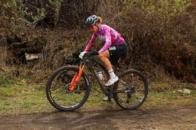 Ronja Blöchlinger zieht in Rivera solo ihre Kreise.