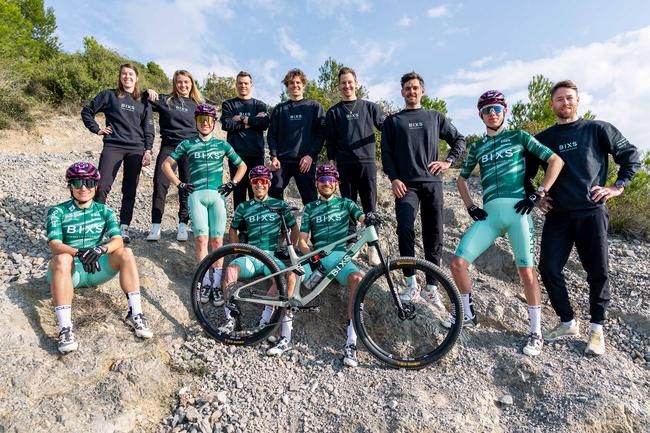 Bixs Race Team XC: Ramona Forchini, Timon Rüegg, Luca Schätti Marcel Guerrini, Janis Baumann & Staff.