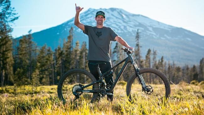 Die 40-jährige kalifornische Freeride-Legende fährt ab sofort für Revel Bikes.