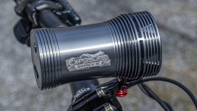 Die Sixpack gibt mit 600o Lumen viel Licht ab und hat somit markante Kühlrippen.