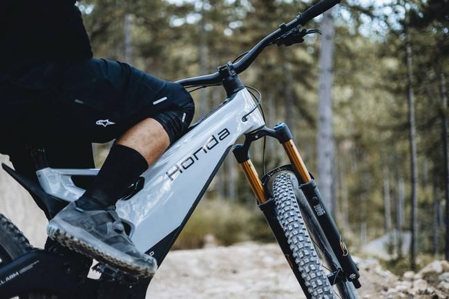 Honda ist der grösste Motorrad-Hersteller weltweit, und rollt jetzt ins E-MTB-Geschäft
