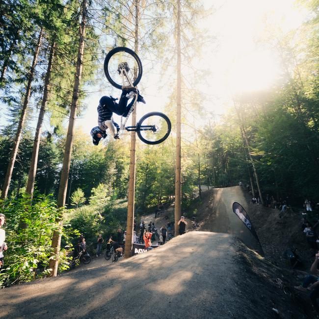 Einige holen alles aus der nachgeschärften Jumpline heraus.