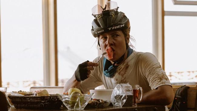 Das Talent, schnell viel essen zu können hat Nathalie am Silk Road Mountain Race genutzt.