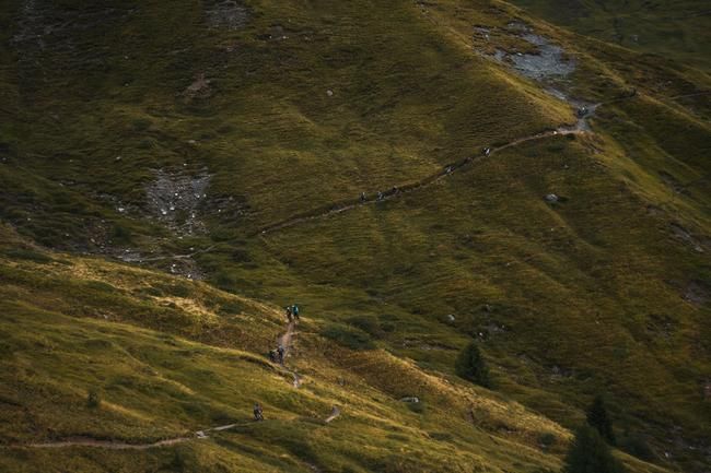 Die Aufstiege, ein Mix aus Shuttles, Bergbahnen zu Fuss und fahrend.