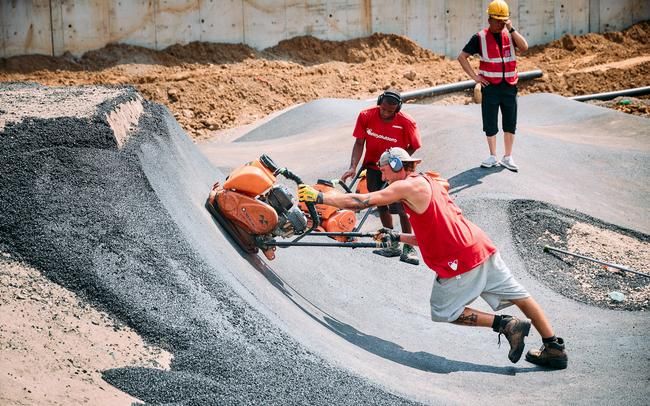 Maschinen machen die Arbeit keineswegs weniger anstrengend.