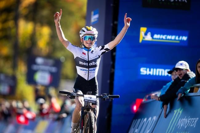 Fiona Schibler schliesst die Weltcup-Saison mit dem U23-Sieg ab.