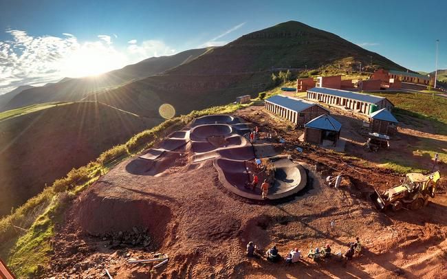 In über 50 Ländern hat Velosolutions Pumptracks gebaut – hier in Lesotho.