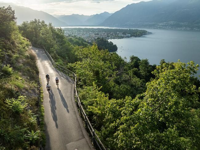 Über ruhige Seitenstrassen geht es entlang des Lago Maggiore in Richtung Norden.