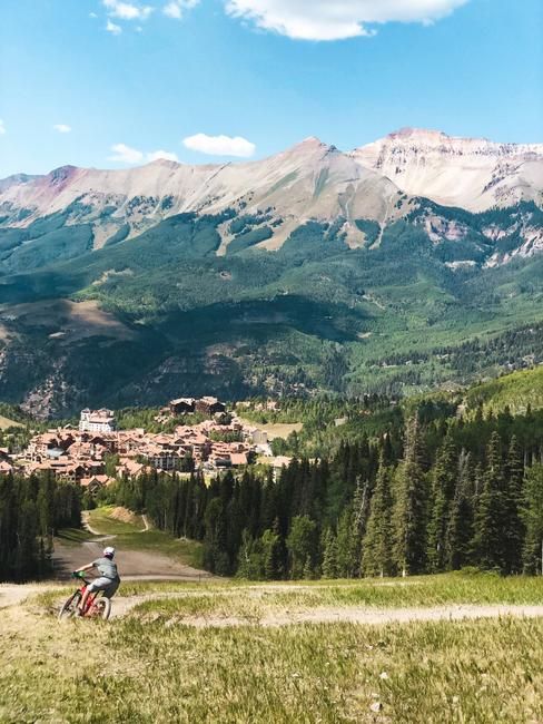 Mountainbiking in den Rocky Mountains. 