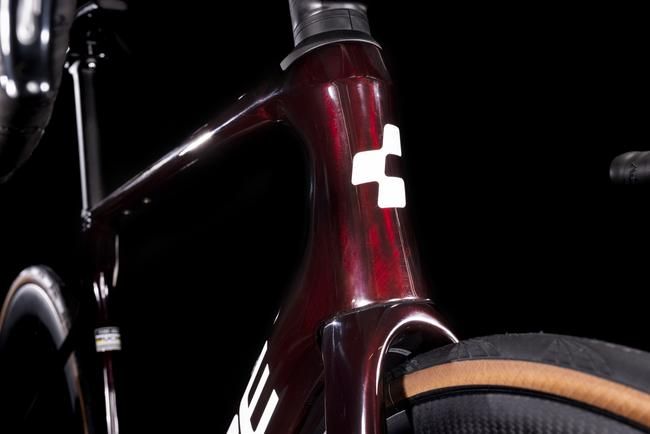 Rahmen: C:62 Advanced Twin Mold Technology, Full Internal Cable Routing, Integrated Seat Post Clamp, Flat Mount Disc, Storage Box Option, AXH, 12x142 mm