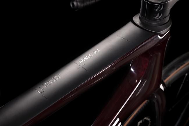 Rahmen: C:62 Advanced Twin Mold Technology, Full Internal Cable Routing, Integrated Seat Post Clamp, Flat Mount Disc, Storage Box Option, AXH, 12x142 mm