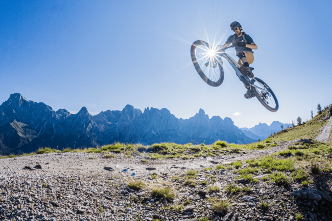 Über 400 Kilometer Mountainbike-Trails vor faszinierender Dolomitenkulisse.
