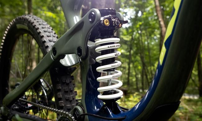 Cane Creek bringt Dämpfer mit Trunnion Mount