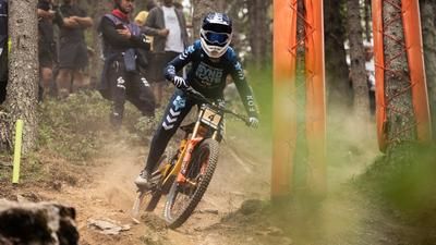 Nina Hoffmann gewinnt den Downhill-Weltcup in Andorra.